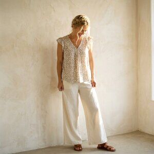 Flower & Feather Flutter Sleeve Floral Blouse - Size Large